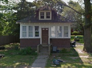 40 Rhodes Ave, Bay Shore, NY 11706