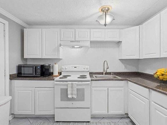 2nd image of 20 Auna Dr APT 7