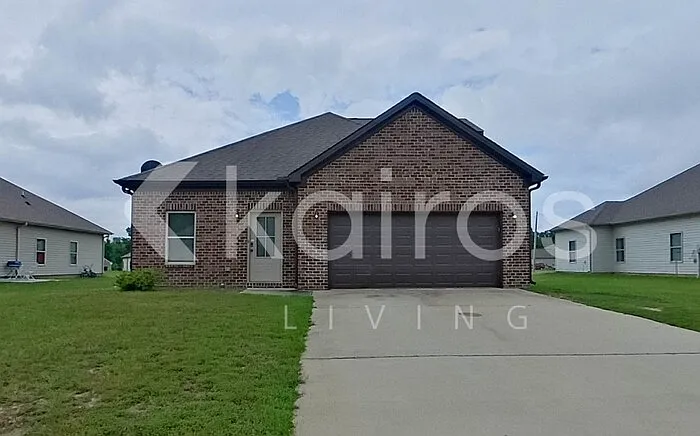 4 bed, 2.0 bath, 1640 sqft, $1,675 — Photo 1