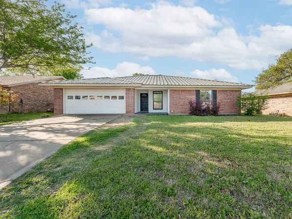 104 Sharp Dr, Stephenville, TX 76401