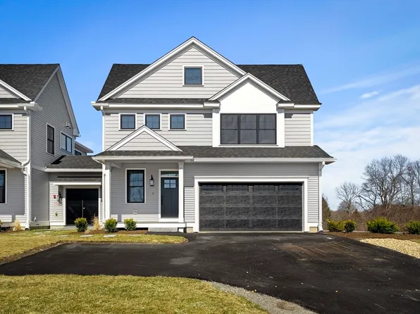 24 Fellows Rd APT 3, Ipswich, MA 01938