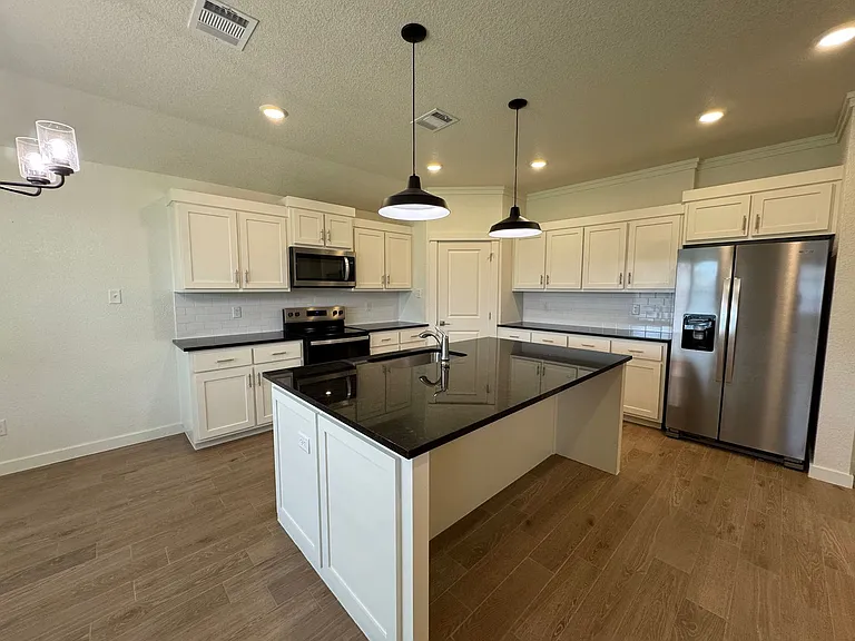 1410 Cedar River Ln — Photo 16