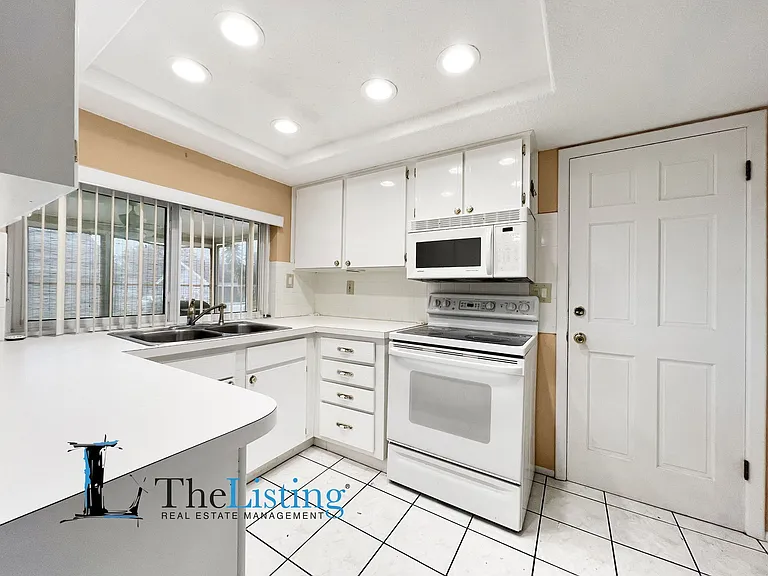 8312 Mill Creek Ln — Photo 10