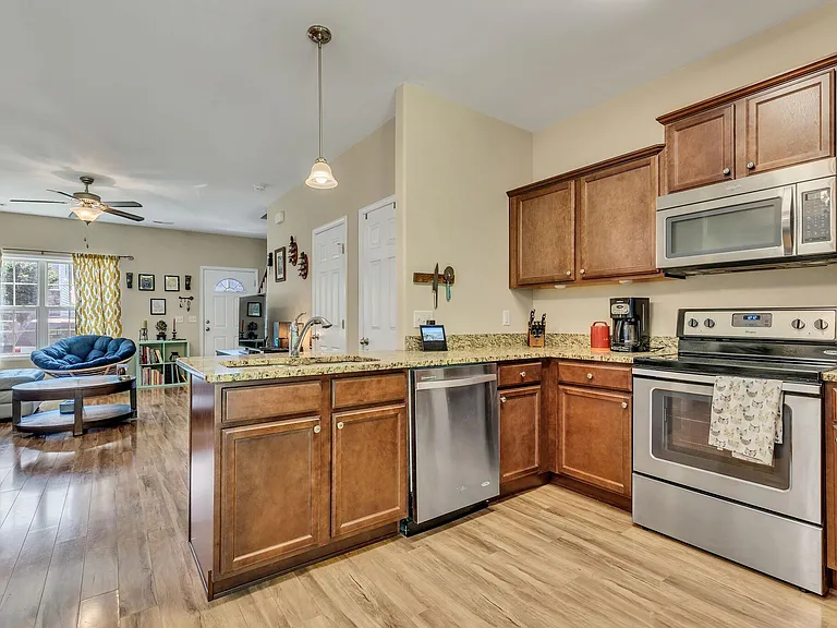 2021 Pinecrest Dr — Photo 12