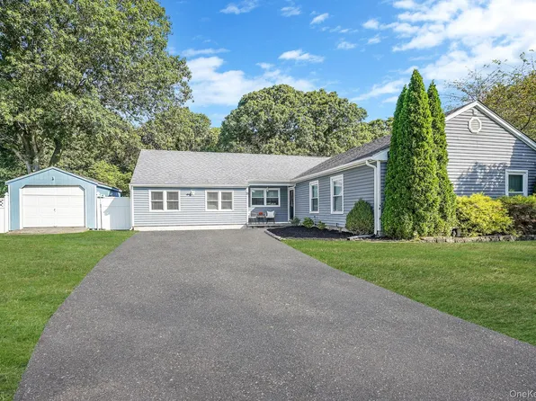 9 Carston Street W, Selden, NY 11784