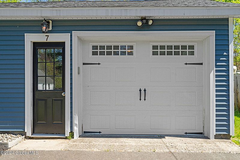 3rd image of 7 Edgewood Street