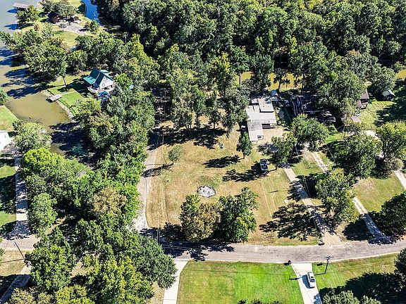 3rd image of 26 Lake View Dr