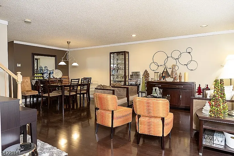 3 bed, 2.5 bath, 1776 sqft, $3,250 — Photo 3
