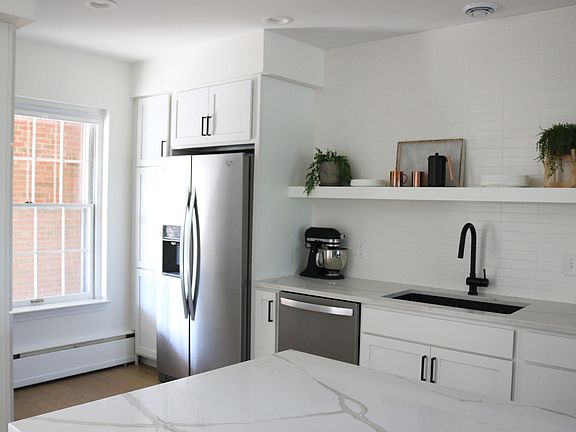 3rd image of 2311 Wealthy St SE APT 20