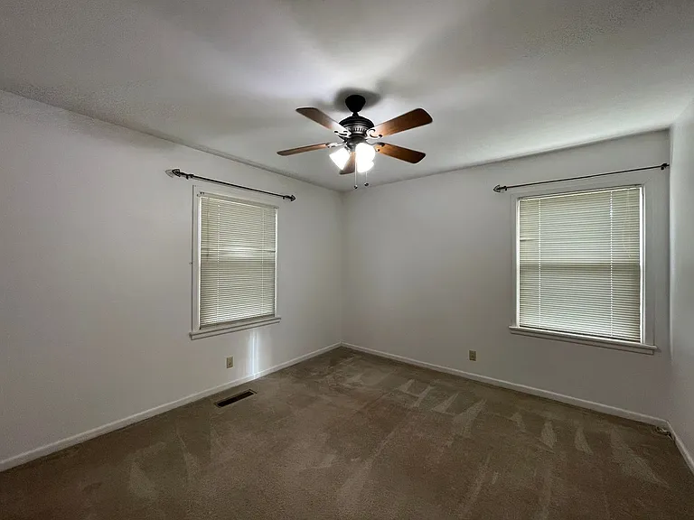 3713 Noble Dr — Photo 16