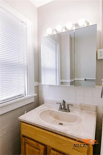 1638 Indianola Ave — Photo 13