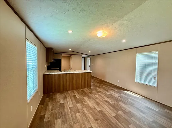 20470 Vick Dr, New Caney, TX