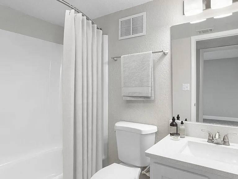 Lakeside Villas — Photo 17