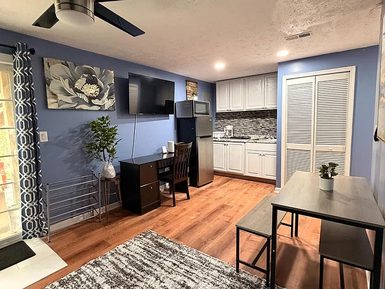 311 Kings Crest Dr — Photo 2