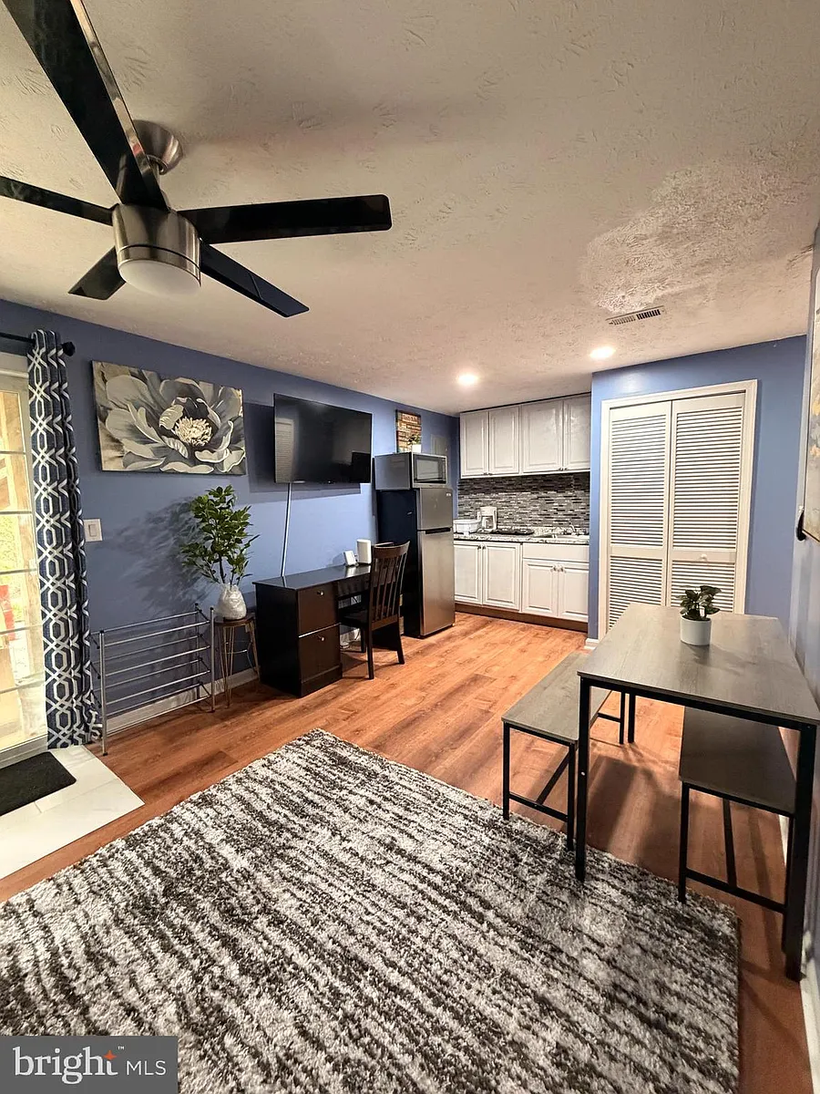 Building Photo - 311 Kings Crest Dr
