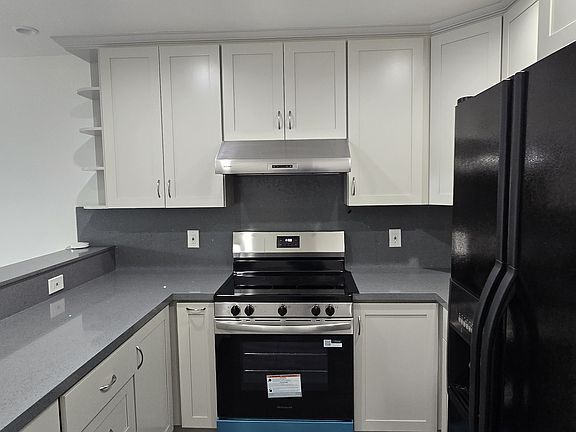 2nd image of 82 Los Olivos Ave #82