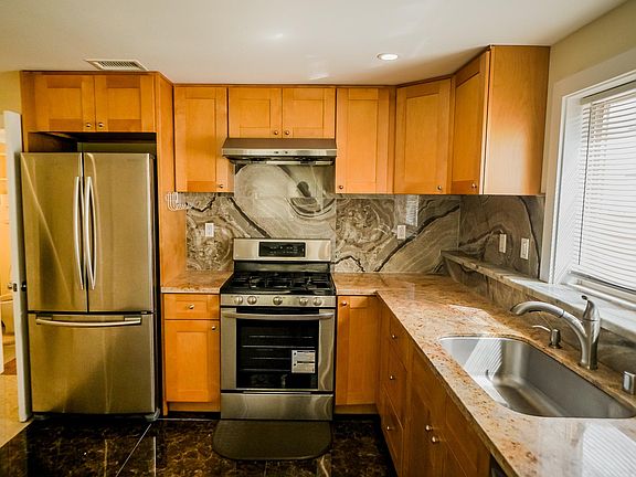 5th image of 313 Laurel Ave