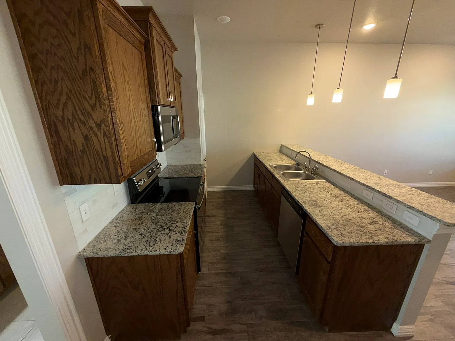 1 bed, 767 sqft, $1,150 — Photo 2