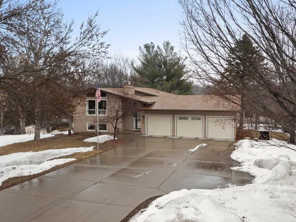 915 Park Dr, Belle Plaine, MN 56011
