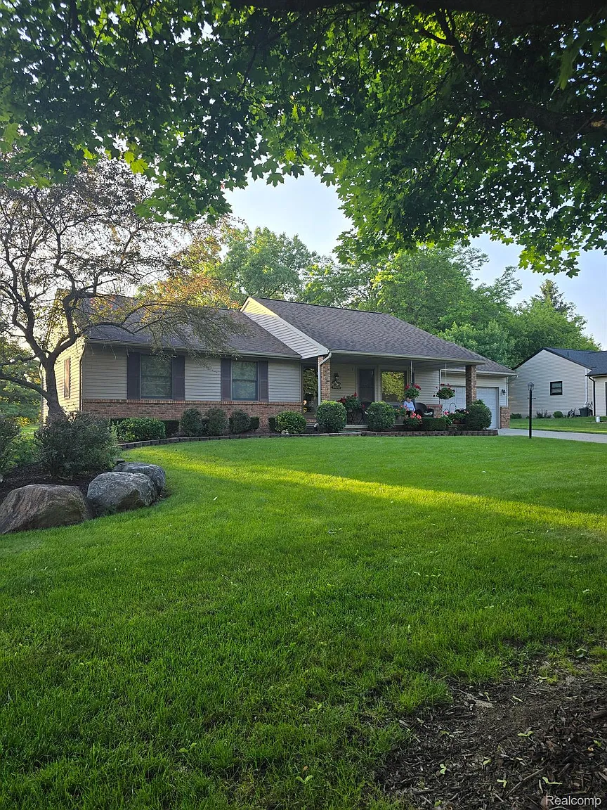 59644 Sterling Dr photo 1