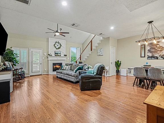 5th image of 819 Davis Rd