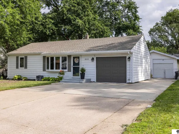8533 Lafayette Ave, Omaha, NE 68114