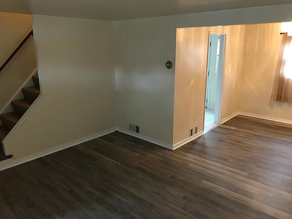 LIVING ROOM/ DINING ROOM COMBO