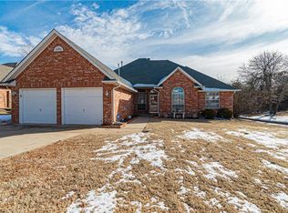 2062 Huntington Rd, Midwest City, OK 73130