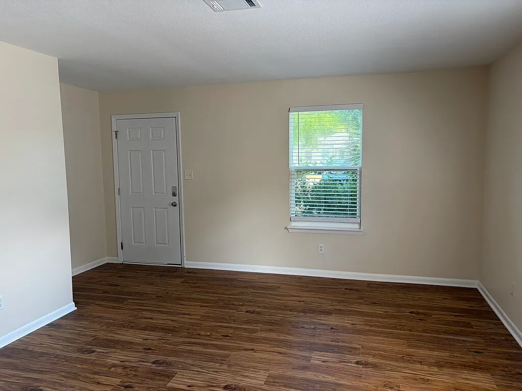 204 Brandywine Rd — Photo 2