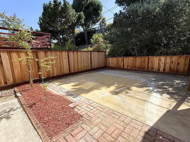 345 Granada Dr — Photo 34