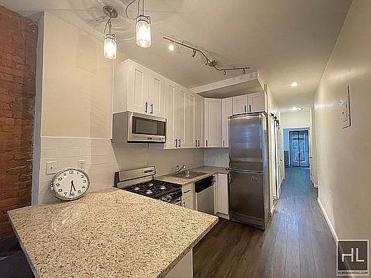 3rd image of 504 E 6th St #Ga