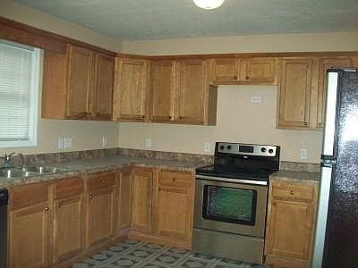 fabulous eat in kitchen with stain steel applicances