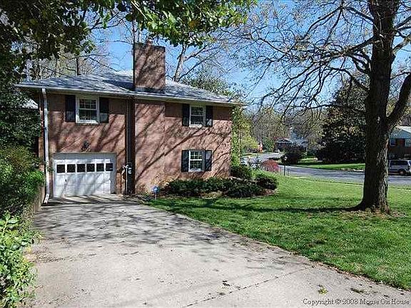 Oversized 1 car garage entrance and driveway