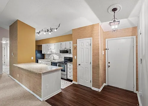 1300 Park Glen Dr Photo 1