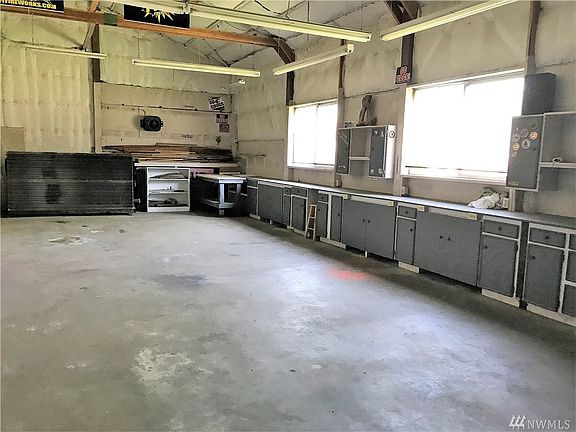 3rd image of 214 SE Brace St