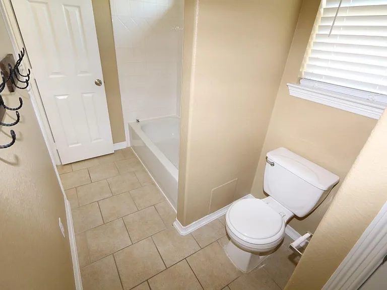 7102 Spring Run Ln — Photo 28