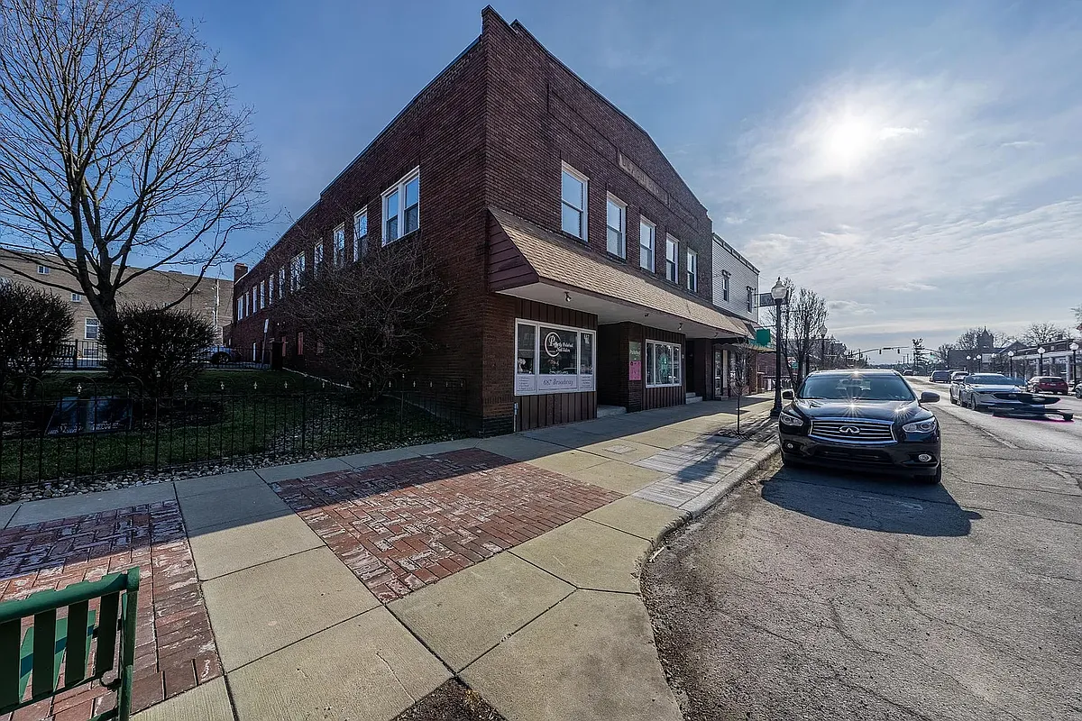 Building Photo - 687 Broadway Ave #1-5
