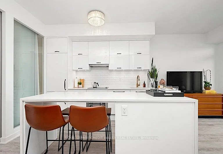 106 Dovercourt Rd #611 — Photo 8