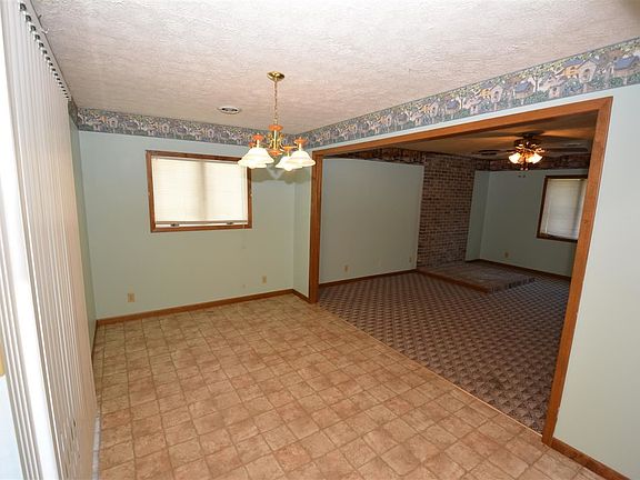 4th image of 406 W 12th St