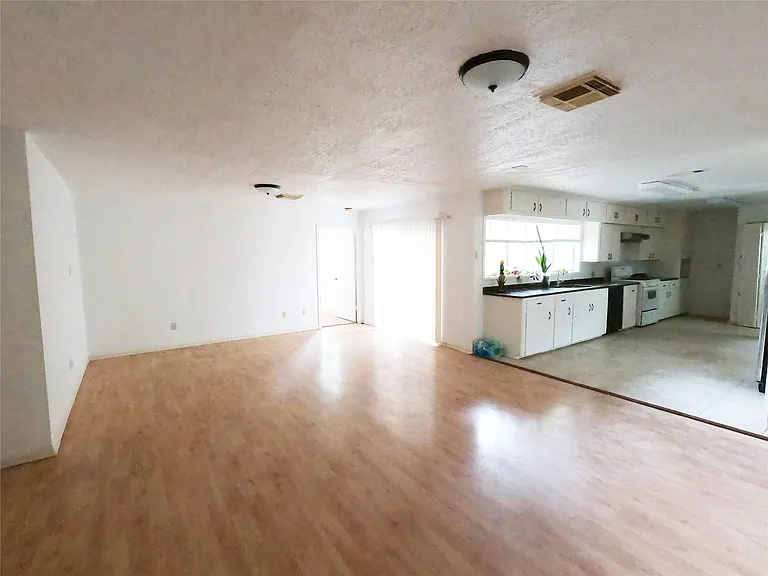 5231 Beechnut St — Photo 12