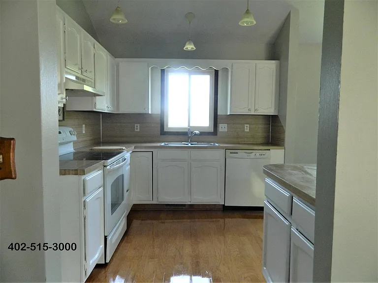 5128 Edinburgh St — Photo 10