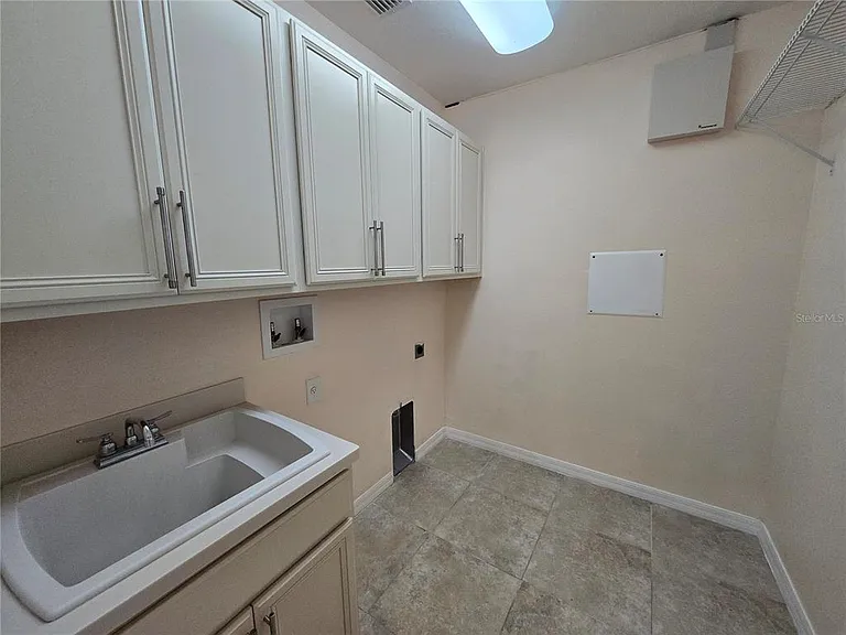 2246 Waukegan Dr — Photo 30