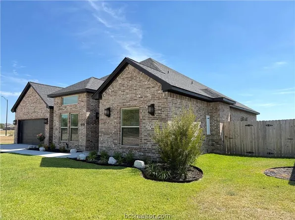 4205 Skylar Dr, College Station, TX 77845