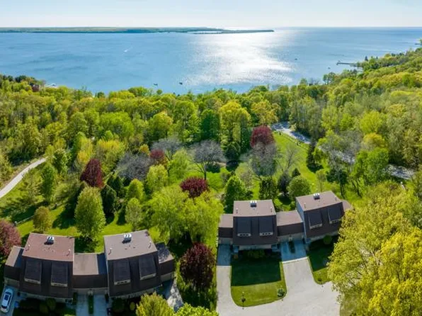 4609 W Bay Shore Cir APT 4A, Sturgeon Bay, WI 54235