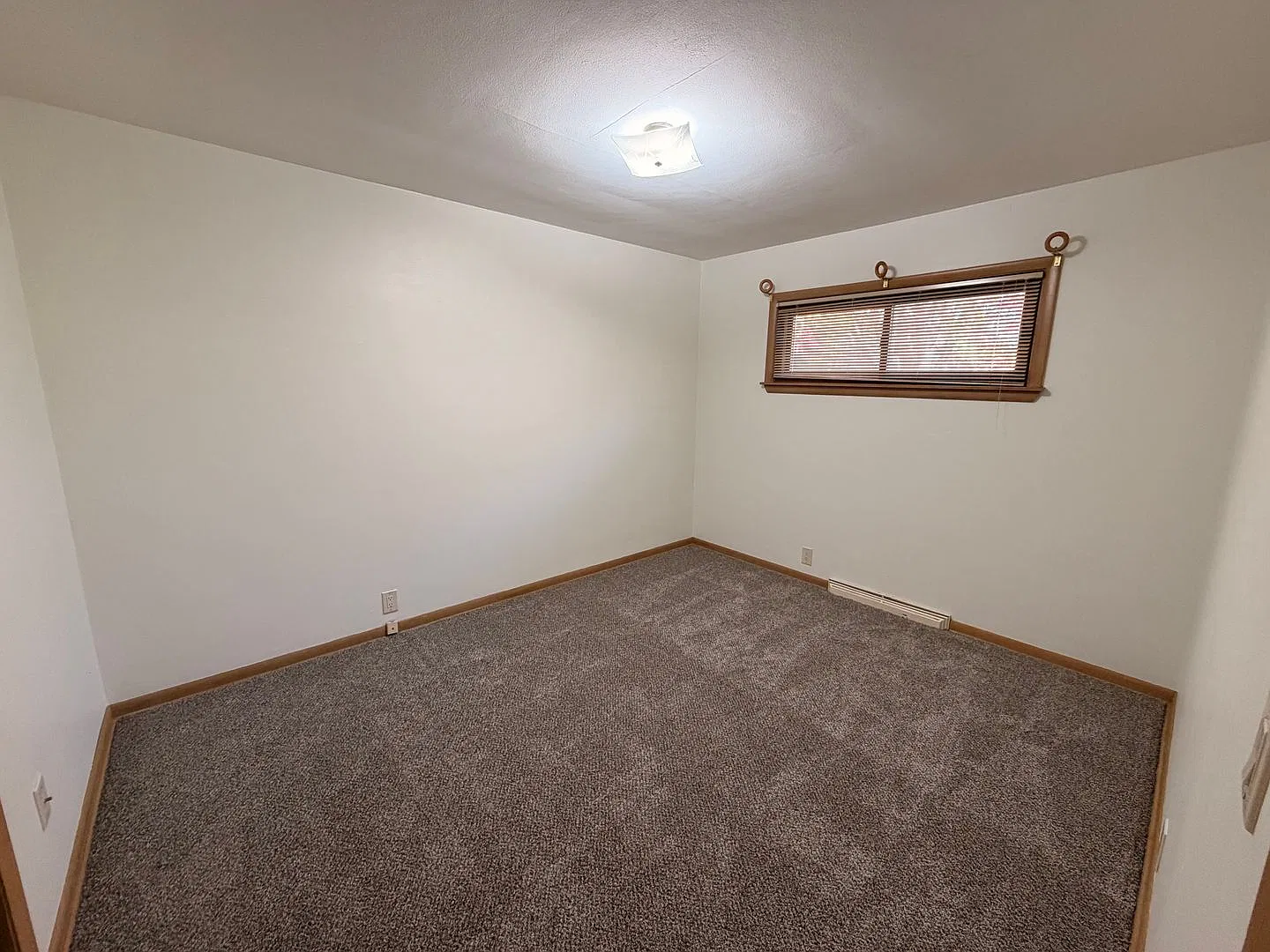 Freshly Updated Spacious East Side 3 Bedroom in Janesville — Photo 3