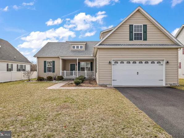 56 Ponds Edge Dr, Felton, DE 19943