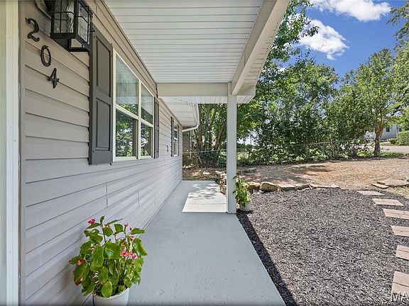 4th image of 204 Wesley Dr