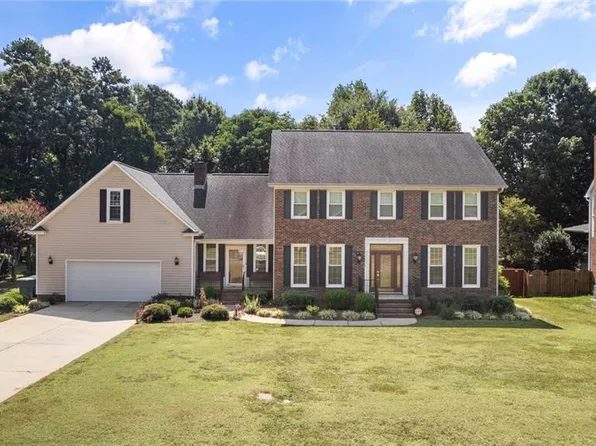 705 Driftwood Dr, Gibsonville, NC 27249