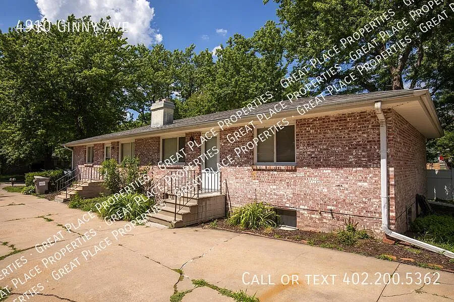 2 bed, 884 sqft, $1,299 — Photo 2