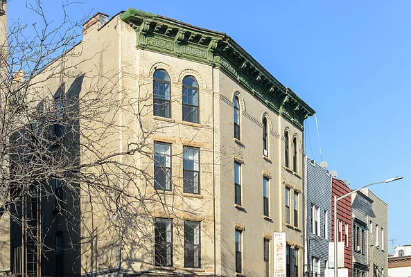 Rented by Roomors Living Inc | media 33